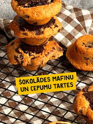 🧁 Kad mafins satiekas ar šokolādes cepumu, rodas kaut kas ļoti gards! 🍪 Šīs tartītes ir kā divi deserti vienā. Kraukšķīga cepumu maliņa ar mīkstu šokolādes mafinu iekšā. Iesakām ikvienam pamēģināt, pagatavošana ir patiešām vienkārša!