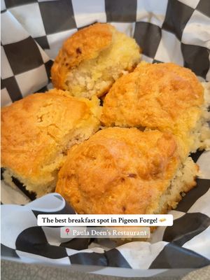Paula Deen’s restaurant in Pigeon Forge is so delicious for both breakfast & dinner! #pigeonforge #pauladeen #gatlinburg #theislandinpigeonforge #gatlinburgfood 