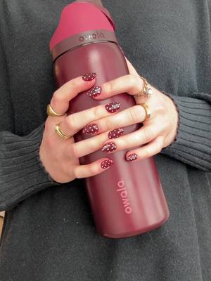 a moment for the color coordination ❤️ #owala #owalawaterbottle #freesip
