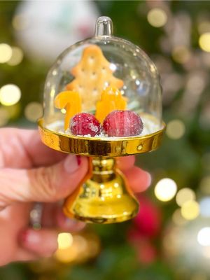 Where are my fellow hostesses at??  Fun, festive and super easy holiday party appetizer!! Individual snow globes!!! 