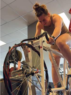 Pushing hard on the pedals but not going very far😅 #cycling #fixedgear #power #strengthtraining #strength 