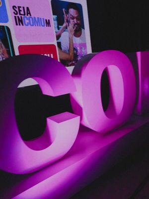 Aconteceu. 3 de dezembro de 2025. Uma data para marcar e guardar. 💜 Último dia da Black Experience. O nosso Comu 500K. Um fechamento de ciclo para quem viveu intensamente esses meses de TikTok Shop. Esse evento nasceu para conectar, criar e crescer. Foi ótimo perceber, de verdade, que estamos no caminho certo e com as pessoas certas. 2025 foi gigante. E 2026 não tem nem previsão do tamanho que vem aí. Obrigada a todos que estiveram com a gente e estão vivendo esse movimento tão inCOMUm ao nosso lado.🥰 #tiktokshop #comu #criadordeconteudo #creators 
