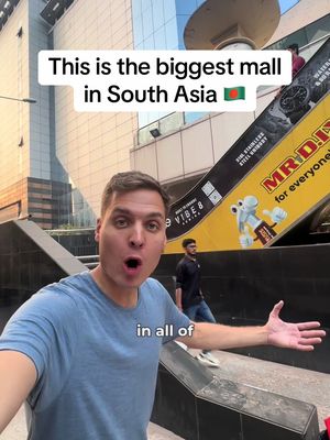 Visiting the largest mall in South Asia 🇧🇩 📍Jamuna Future Park, Dhaka, Bangladesh #bangladesh #dhaka #solotravel #shopping 
