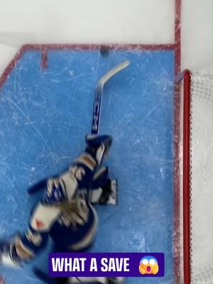 BIG-TIME SAVE IN VAN 🧱 Emerance Maschmeyer makes a HUGE double stop to protect the @pwhl_goldeneyes' lead #pwhl #womenssports #goalie #goaltender