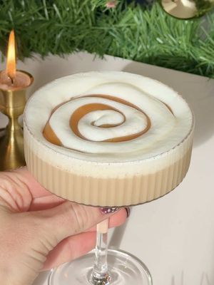 Everyones favorite pastry meets an espresso martini.🤎 Ingredients: - 1.5 oz. fresh brewed espresso - 1.5 oz. vodka - .75 oz. coffee liqueur - .5 oz. baileys - .5 oz. Trader Joe’s Cinnamon Bun Spread - dash of cinnamon - Trader Joe’s cold foam to top - cinnamon bun spread for garnish #cinnamonbun #martini #cinnamonbunspread #traderjoes #cocktail   