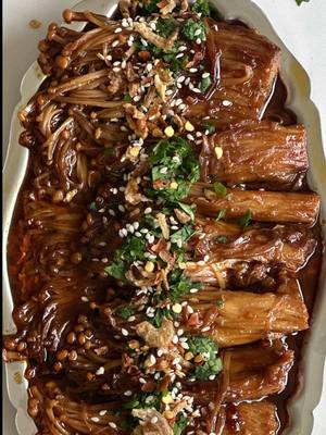 5 Ingredient Garlic Soy Enoki Mushrooms 🍄‍🟫 This is 555 - a series where I’m sharing 5 ingredient recipes, 5 days a week, for 5 weeks! Recipe 20 is my garlic soy enoki mushrooms that are fiery, sweet and packed with umami. With a juicy “meat-like” texture and dripping in a rich sauce, they are perfect served as a side dish, with rice or in bao buns.  👉 Grab the full recipe off my website, link in my bio! #555 #5ingredientrecipes #EasyRecipes #enokimushrooms #mushroomrecipe    