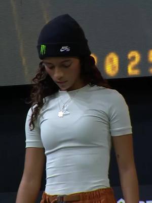 Got the highest line score of the day 🤩🇧🇷 @Rayssaleal👑  [ #SLSSuperCrown Finals live NOW on SLS YouTube ]