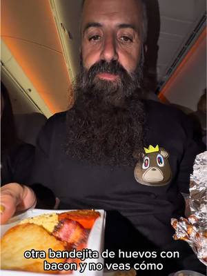 El desayuno que usas me comería en mi casa… pero en un avión si