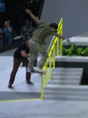 First run for Nyjah in this Super Crown, straight into to the Club 😤 9 clubs B2YB @bbseguros     [ #SLSSuperCrown Finals live NOW on SLS YouTube ]