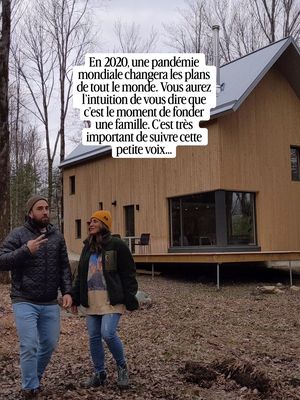 En 2020, ma vie comme je la connaissais à été mise sur pause, comme pour plusieurs personnes. Nous avons eu la chance d’être à cet âge où on rêvait déjà du plan bébé sous peu et le tout s’est concrétisé. Je suis reconnaissante d’avoir sauté dans l’aventure de la maternité même si elle m’effrayait, un peu, au début et que j’avais peur de ne pas être une maman comme je l’imaginais. Finalement, c’est un rôle que j’adore. J’ai une pensée pour les couples qui espèrent tenir un bébé dans leurs bras. #pandemicmom #2021babies 