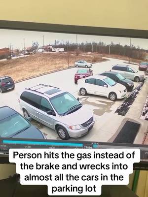 Some people shouldn’t drive 😂 (📹 BViral)  #baddriver #fail #driving #car #fyp 