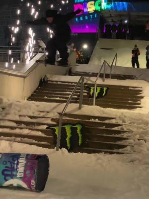 The perfect line doesn’t exis… 😮‍💨🎢 @Sven Thorgren  #MonsterEnergy #Snowboarding 