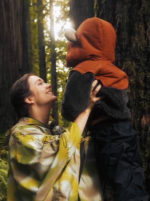 How do you make our new @starwars collection even more legendary? Bring in the amazing Billie Lourd and family to model our new Endor™ Collection in the Redwoods where her mom played the iconic Princess Leia in Star Wars: Return of the Jedi™. Check out the gear for yourself at Columbia.com/StarWars