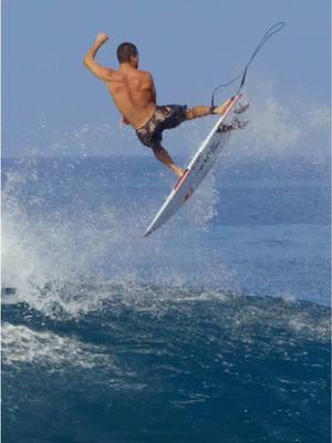 when your friends are glad to see you back surfing again 😂 #surfing #hawaii 