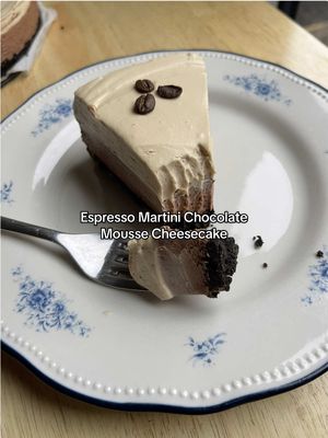 If you can't decide between an espresso martini or an indulgent chocolate pud at the end of the night then this cheesecake is for you ✨ #nobakecheesecake #espressomartini #cheesecake 
