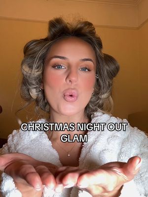 ad the only time when full glam is acceptable every single day 🎄🎅🏼 @Universal Music Ireland 