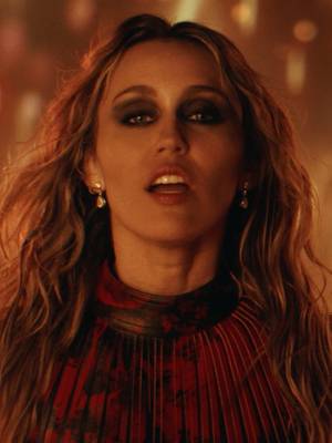The music video for "Dream As One" (From #AvatarFireandAsh) by Miley Cyrus is out now. Experience the film only in theatres December 19. Get tickets now.