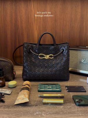pack my bottega andiamo with me 👜 this is the small size in fondant! #bottega #andiamo #whatsinmybag 