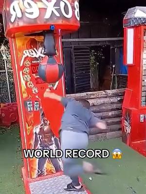 Bro is REALLY STRONG 🤯 #wow #boxing #game #machine #fail 