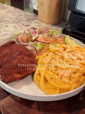 We are seated for @citlallygonzalezz's delicious Espagueta Rojo Mexicano, made to perfection with our flavorful Chicken Bouillon 🍝 🐔 #Knorr #MexicanSpaghetti #EspaguetiMexicano #MexicanRecipes #Spaghetti