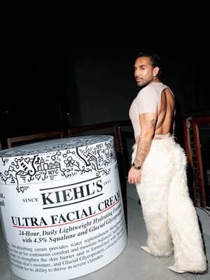 …all i want is Kiehls Ultra Facial Cream! 😅 photos: @kammermanphotography kiehls art installation by Alex Alpert #ArtBasel #Kiehls @Kiehl's Since 1851 