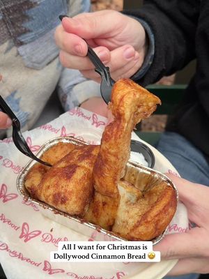 All I want for Christmas is Dollywood Cinnamon Bread! #dollywood #gatlinburg #pigeonforge #smokymountains #visitgatlinburg 