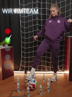 Elsa hat hier kurz mal taktisch klug abgelenkt 😉 #dfbfrauen 