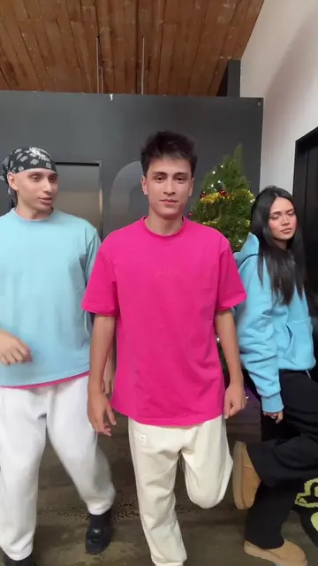 Filipino trio in @PWR @PWR worthy @PWR Anon 