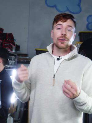 When you’re producing some of the biggest videos on the planet, every second matters. 🎥✨ @mrbeast uses Slackbot to keep his team aligned, focused, and ready to act. Slackbot pulls insights, builds plans, flags priorities, and keeps work flowing so creators can stay creative. It’s the AI companion that helps power the world’s most watched ideas.