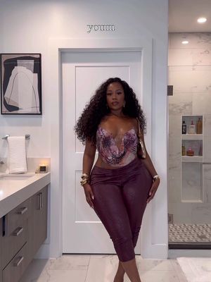 I want to be clear that you DO NOT need to lose weight to have a glow up. But everyone has a size that they feel their best at and I was definitely not at my best. The girl in the first clip stopped moving her body, stopped fueling her body, and all in all just stopped prioritizing her own needs. The girl in the second clip to her life back 🤍