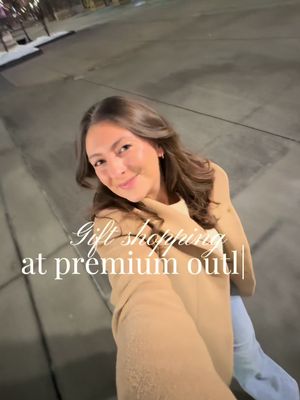 Gifts under $100? Yes please! I found amazing deals for everyone in the family at Premium Outlets Montreal. Make it your holiday shopping stop and check everyone off your list in one place!  #itsanOUTLETSthing #PremiumOutlets #OutletFinds #Sponsored 