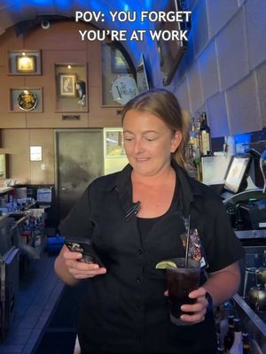 Who said work can’t be this much fun? 😜   🎥 Hard Rock Cafe Honolulu   #HardRockCafe #BartenderLife #BehindTheBar #CaughtInTheMoment #GoodVibesOnly