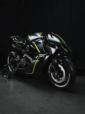 Dark mode engaged. The AMB 001 Pro from Aston Martin and Brough Superior Motorcycles. #AstonMartinLive #AMB001 #BroughSuperior
