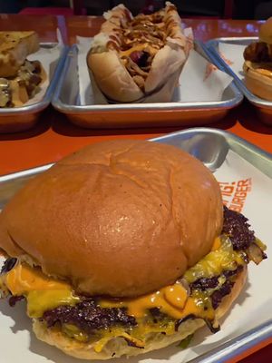 🎉 OMG! Burger is officially bringing its smash-hit burgers to the heart of the Galleria — and this fifth location is its first inside Houston proper. The family behind the brand built this one from the ground up, giving it a sleek new look, expanded seating, refreshed branding, and a menu that hits all the greatest hits.  🍔 The burgers here are some of my favorites: crispy, lacey-edged smash patties cooked on the flat top, then finished on the grill for that smoky, charred flavor usually reserved for backyard homestyle burgers. 🔥 The Nashville hot chicken? Shatteringly crunchy and easily another standout. 🐔 🌫 The menu includes signatures items like the OMG! Smash stacked with caramelized onions and OMG! Sauce, the over-the-top Tornado Philly, the cheesy OMG! Melt, the fiery Nash Me Up and fully loaded OMG! Fries. 🍟 Wings, chargrilled dogs, tenders and hand-spun shakes round it out. 🌭 ✨️ Grand opening festivities kick off Saturday, December 13 at 11 a.m. with complimentary smash burgers for the first fifty guests, deep discounts throughout the day and raffle giveaways. 🚘 Parking is free in the adjacent garage, and guests can also check out Annkello Kahawa — the family’s new coffee and matcha bar right next door. 🍵 📍 @OMGBurgerTX 5333 Westheimer 🤝 @MadmanMario