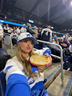 NFL WEEK 14 IN DETROIT…LA UP NEXT! #nfl #detroitlions #travel #datenight #its2easy 