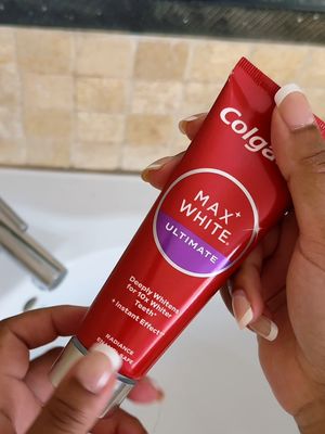The one product that I never skip... *Stains caused by food & drink vs fluoride toothpaste after 3 days #Colgate