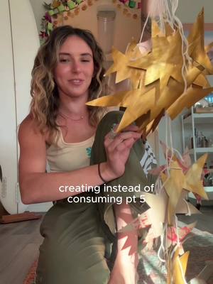 TJ star garland continues !!! #underconsumptioncore #granolagirl #diychristmas #christmascottage #earthyaesthetic 