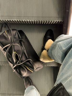 Bringing my shearling boots to Norway 🤍 @TOTEME  #winterboots #styleinspo #winterstyle #chiclook 