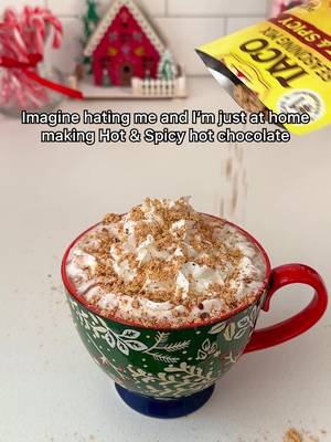 Sweet + spicy = the hot chocolate upgrade you didn’t know you needed 👏 Simply mix ½ teaspoon of Old El Paso Hot & Spicy Taco Seasoning into your hot chocolate and enjoy your new favorite winter drink 😉 Don’t forget to sprinkle some extra seasoning on your whipped cream for that finishing touch!
