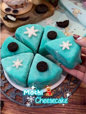 🩵 MOCHI CHEESECAKE ✨  ⁣ ✨ En nuestro último viaje a Japón descubrimos tartas cubiertas de masa de mochi 😂, como esta. Así que como no puedo evitar intentarlo en casa, hoy tenemos 2X1 en receta: tarta de oreo sin horno y masa de mochi.  💖 INGREDIENTES  🍰 TARTA DE OREO (molde 15x15 cm)  ➖ 8-9 galletas oreo para la base (y un par más de relleno) + 30 gr de mantequilla  ➖ 270 gr de queso crema  ➖ 6 gr de endulzante yummy vainilla (o 60 gr de azúcar) ➖ 4 gr de gelatina ➖ esencia de vainilla ➖ 270 ml de nata 🩵Mochi ➖ 180 ml de leche ➖ 20 gr de aceite de coco ➖ 5 gr de endulzante yummy vainilla (o 50 gr azúcar) ➖ 100 gr de harina de arroz glutinoso ➖ 30 gr maizena ➖ esencia de vainilla ➖ colorante alimentario opcional  🩵 Prepara la tarta y déjala enfriar en la nevera mínimo 2 horas 🩵 Prepara la masa del mochi, mete en el microondas 3 minutos a intervalos de 1 minuto (remueve entre medias) y deja enfriar antes de amasar y estirar 🩵 conserva en la nevera  ⁣ ⁣ #tiktokespaña #cocinaentiktok #Receta 