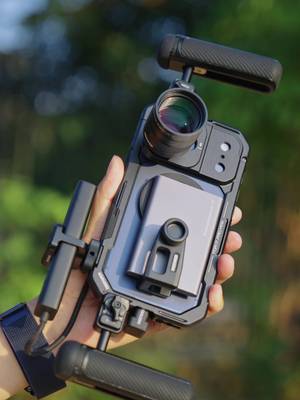 Elevate your iPhone 17 Pro’s camera to the next level! #NEEWER #iphone17promax #PhoneRig #ContentCreator #videokit