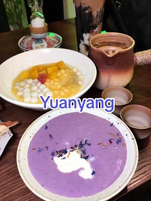 There’s a new Chinese dessert spot on 86th Street called Yuanyang, and it’s super spacious and affordable. It’s a pretty popular shop in Flushing and now they opened up a location in Brooklyn. I really liked the mango pomelo sago bowl and the rose stove-boiled milk tea, which is definitely enough to share. #brooklyndesserts #brooklynrestaurants #brooklynfood #nycdesserts 