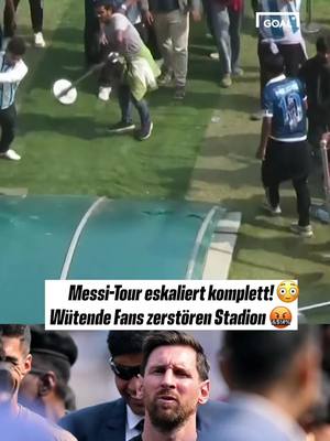 🤯💥 Das Stadion wurde kurzerhand abgebaut! Hintergrund: 🤔 Viele Fans aus der indischen Stadt Kolkata freuten sich, Lionel Messi im Rahmen dessen Indien-Tour ("GOAT India Tour 2025") im Salt Lake Stadium zu sehen. Doch am Ende stand der Superstar wohl nur wenige Minuten auf dem Platz. Ohne Ball und "umringt von führenden Persönlichkeiten" wurde der Besuch zu einem enttäuschenden Erlebnis. Verschiedene Fans berichten folgendermaßen von dem Event: "Wir konnten nichts sehen. Er hat weder einen einzigen Schuss noch einen einzigen Elfmeter ausgeführt. Er war zehn Minuten da und ist dann wieder gegangen. So viel Geld, Emotionen und Zeit verschwendet. Wir konnten nichts sehen …“ 💸 "Heute ist mein Hochzeitstag, aber ich habe alle Feierlichkeiten vernachlässigt, um wegen Messi hier zu sein. Aber die Veranstaltung war so erbärmlich organisiert, dass ich ihn nicht einmal sehen konnte.“ 💍 "Es ist ein schwarzer Tag für Kolkata. Kolkata ist bekannt für Fußball, und wir lieben Fußball, wir lieben Argentinien, aber diese Erfahrung ist absoluter Betrug.“ 🙄