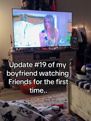 Update 19 of my boyfriend @jessegraybill watching Friends for the first time.. stick around til the end.. 😂😂 #Friends #watchingforthefirsttime #rossandcharlie #joeyandrachel #monicashair