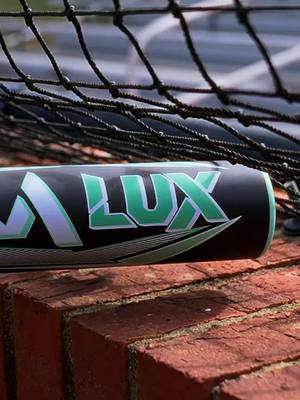 Fit matters. ASURA Lux delivers with half sizes.😁 #LuxEffect #GoOff #softball #fastpitch #ASURA 