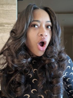 As a girly who does not play about her sleep or hair, I can get with this! ✨ What do you think ladies and lads? #heatlesscurls #flexirods #bombshellcurls 