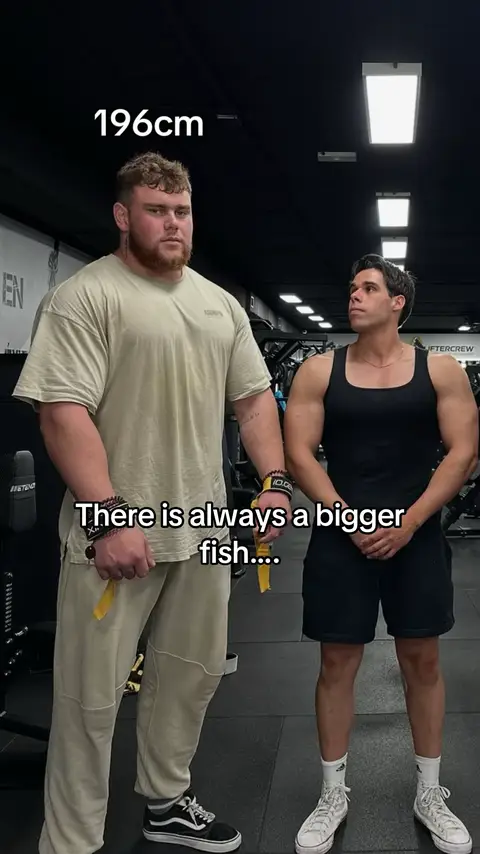 I got brutally mogged here 💀😂😂 @The Dutch Giant  #heavyweight #bodybuilding #tall #height @Ksenia Sadekova | Fitness 