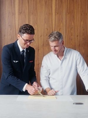 After boarding in Business Class with @Yann Couvreur… now it’s time to step inside his workshop for a sweet experience!  #airfrance #yanncouvreur #gastronomy #avgeek 