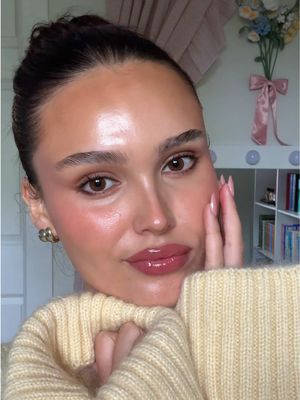 When the makeup looks like butter 🧈 #grwm #makeuptutorial #nomakeupmakeup #laminatedbrows #cleangirlmakeup  @Gisou @Kosas @REFY @Saie @Makeup By Mario @realtechniques @Sephora Collection @sephora @Rare Beauty @Morphe Cosmetics @Chloe @maccosmetics @Peripera 