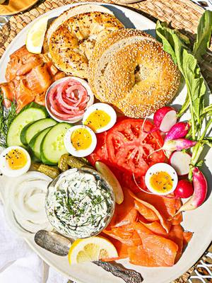 Your bagel doesn’t care if your salmon is “perfectly sliced.” Neither do we. We partner with Ruby Bay to save smoked salmon trimmings—the same premium fish, just in irregular pieces. They’re perfect for brunch boards, omelets, salads, and snacking. Less waste, more delish fish. 🐟 #misfitsmarket #foodwaste 